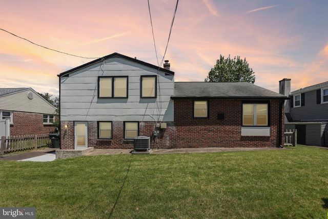 2960 SUNNYCREST RD, Willow Grove, PA 19090