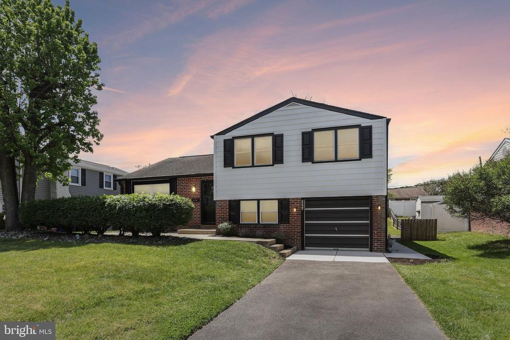 2960 SUNNYCREST RD, Willow Grove, PA 19090
