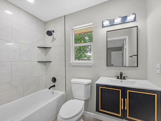 5039 Briscoe Street, Houston, TX 77033