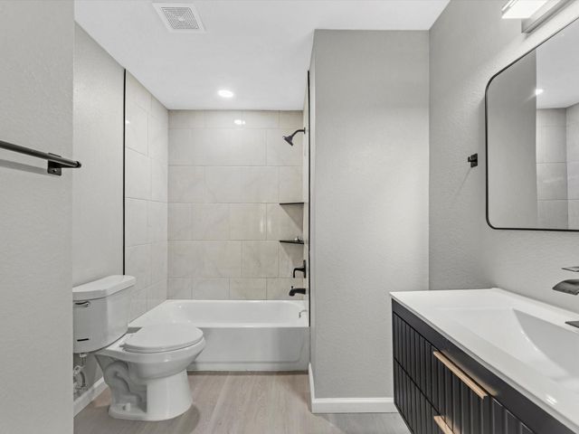 5039 Briscoe Street, Houston, TX 77033