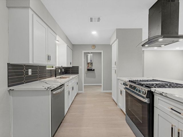 5039 Briscoe Street, Houston, TX 77033