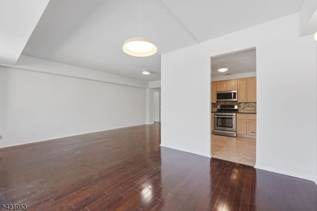 609 W South Orange Ave 4U, South Orange Village Twp., NJ 07079