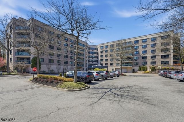 609 W South Orange Ave 4U, South Orange Village Twp., NJ 07079