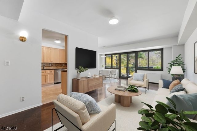 609 W South Orange Ave 4U, South Orange Village Twp., NJ 07079