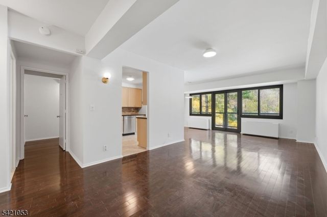 609 W South Orange Ave 4U, South Orange Village Twp., NJ 07079