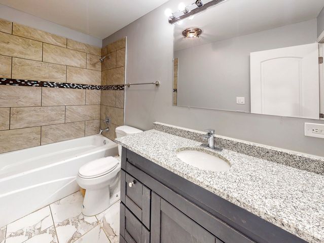 16439 Hermitage Avenue, Markham, IL 60428