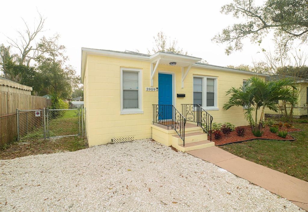Image 2 of property listing at 3909 N DARWIN AVENUE, Tampa, FL 33603