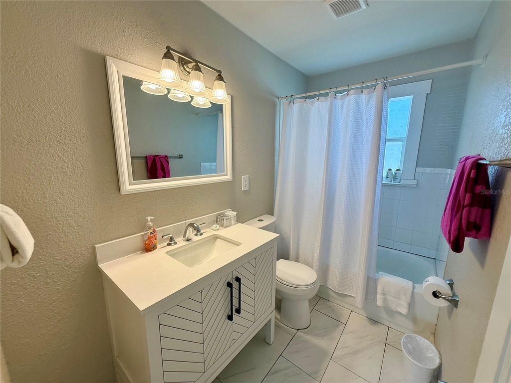 Image 12 of property listing at 3909 N DARWIN AVENUE, Tampa, FL 33603