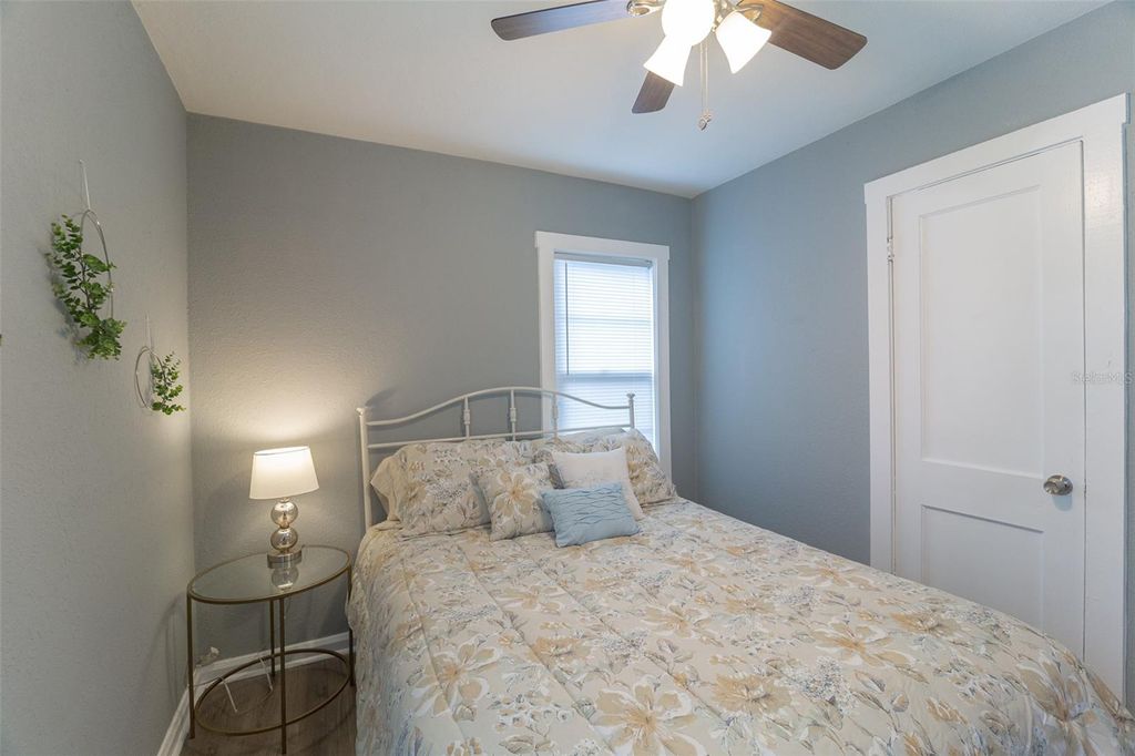 Image 17 of property listing at 3909 N DARWIN AVENUE, Tampa, FL 33603