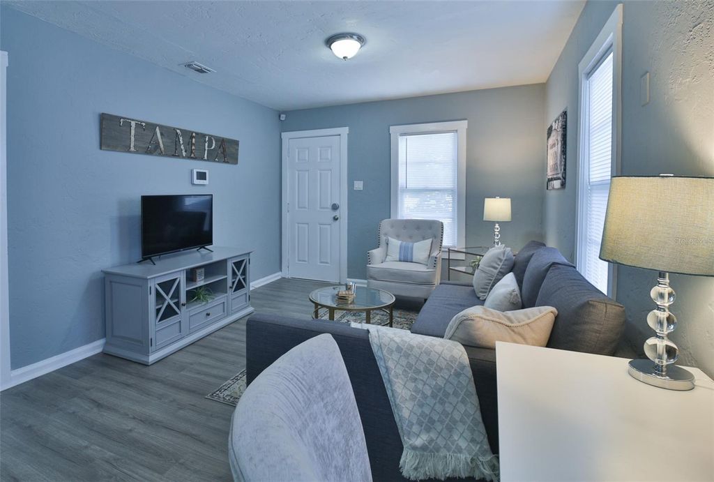 Image 5 of property listing at 3909 N DARWIN AVENUE, Tampa, FL 33603