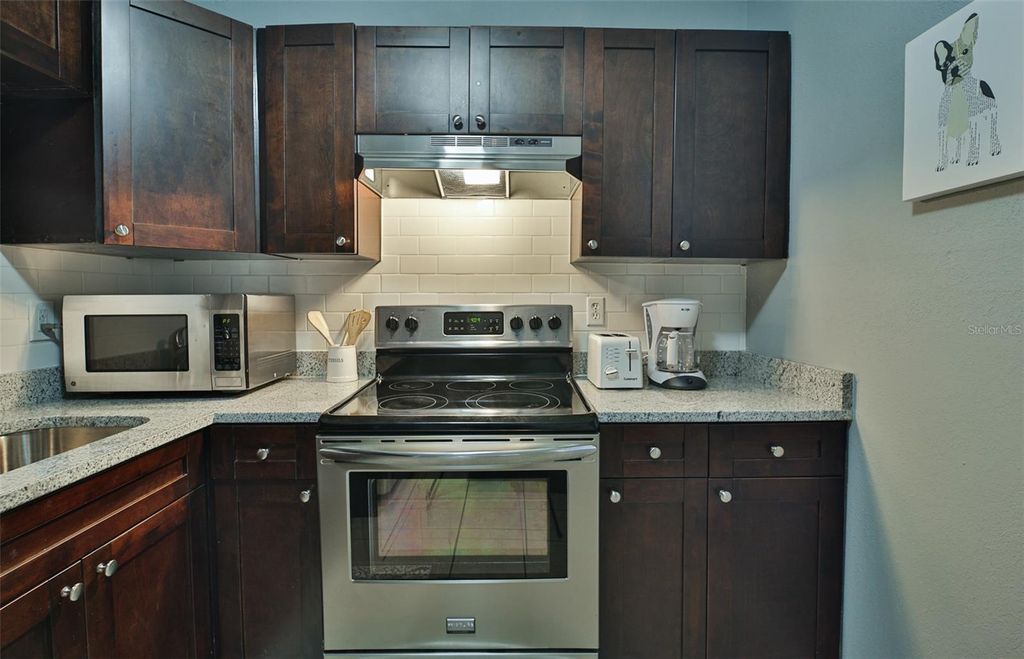 Image 9 of property listing at 3909 N DARWIN AVENUE, Tampa, FL 33603