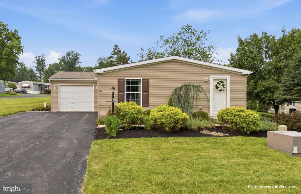 90 ROBIN LN, Sellersville, PA 18960