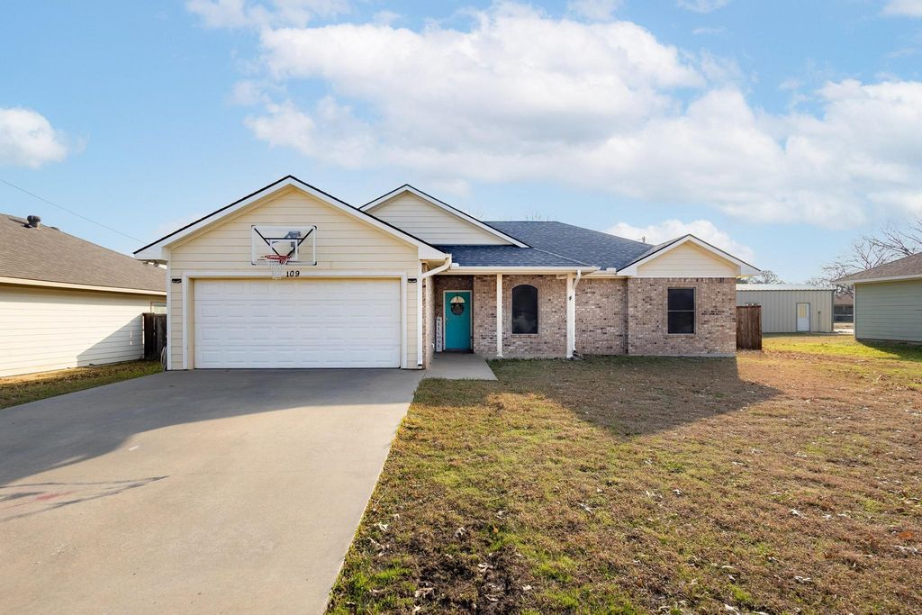 109 Loraine Street, Pottsboro, TX 75076