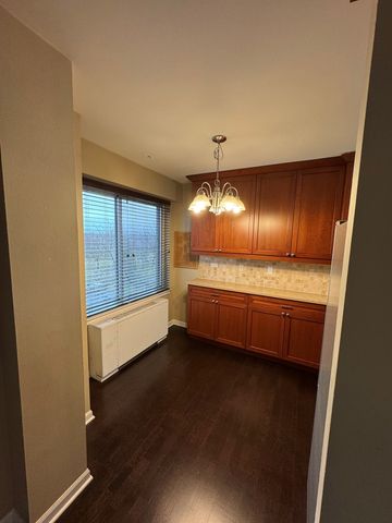 6933 N kedzie Avenue 615, Chicago, IL 60645