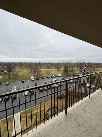 6933 N kedzie Avenue 615, Chicago, IL 60645