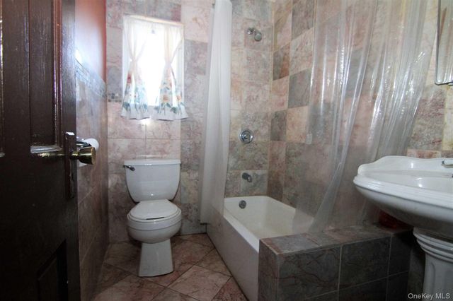 35 GLANHOPE Road 18, Hopewell Junction, NY 12533