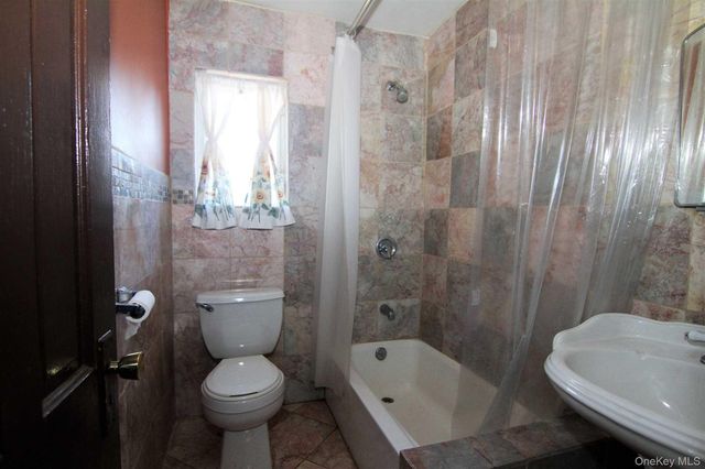 35 GLANHOPE Road 18, Hopewell Junction, NY 12533