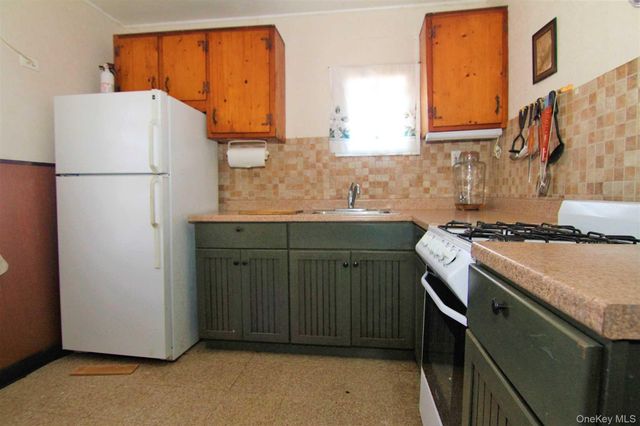 35 GLANHOPE Road 18, Hopewell Junction, NY 12533