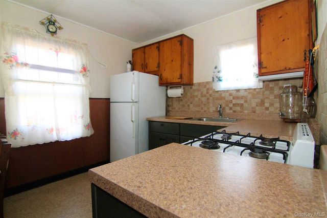 35 GLANHOPE Road 18, Hopewell Junction, NY 12533