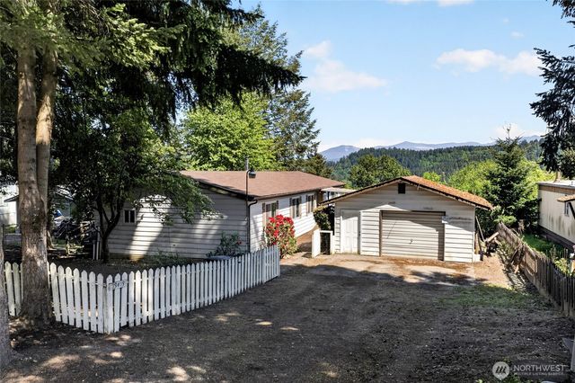 13413 Cedar Cir E, Bonney Lake, WA 98391
