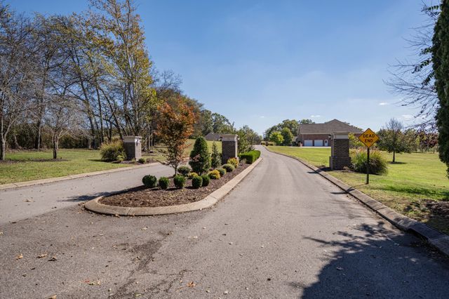 1027 Shimmering Way, Gallatin, TN 37066