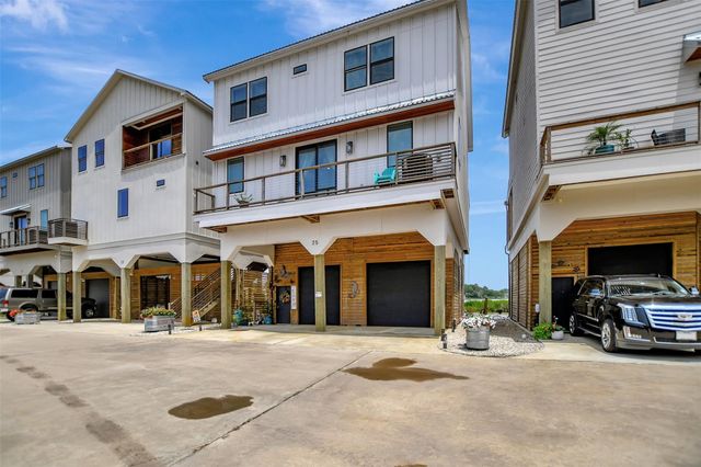 25 Cmdr Runco Lane, Taylor Lake Village, TX 77586