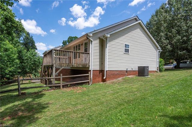 720 Wallridge Drive, Winston-salem, NC 27106