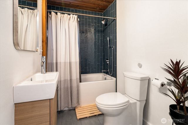 15919 19th Avenue SW, Burien, WA 98166