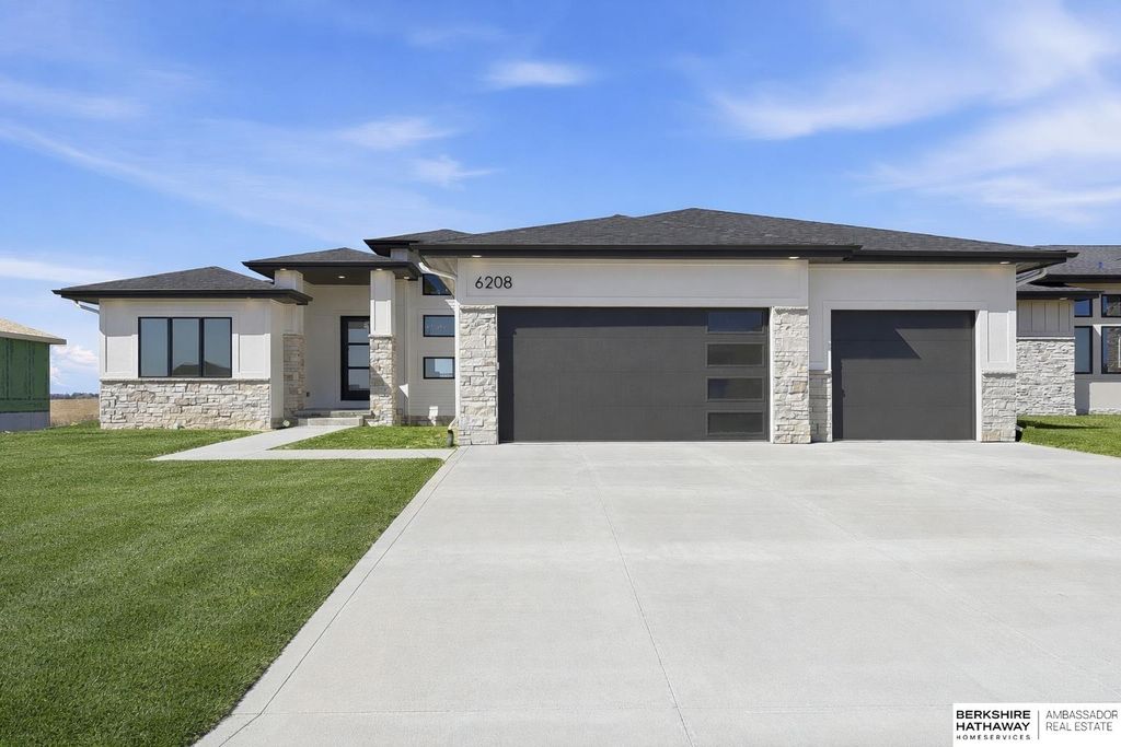 6208 N 209th Street, Elkhorn, NE 68022