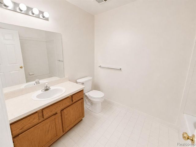16373 Grandview Drive, Macomb, MI 48044