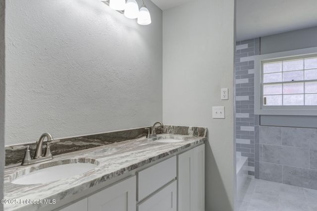 1308 E Buckley Street, Brownfield, TX 79316