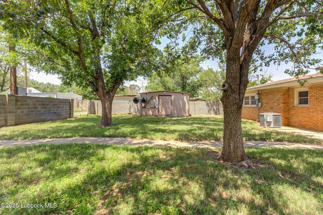 1308 E Buckley Street, Brownfield, TX 79316