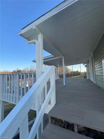 5075 Baux Mountain Road, Winston-salem, NC 27105