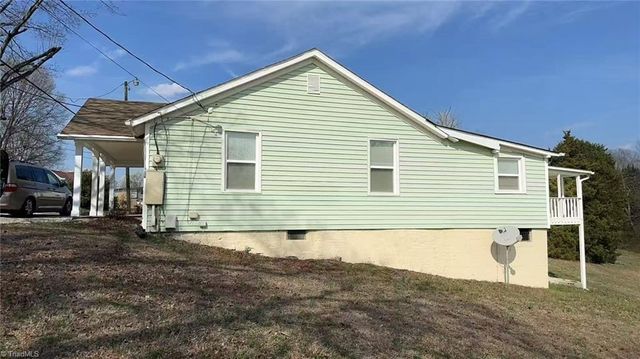 5075 Baux Mountain Road, Winston-salem, NC 27105