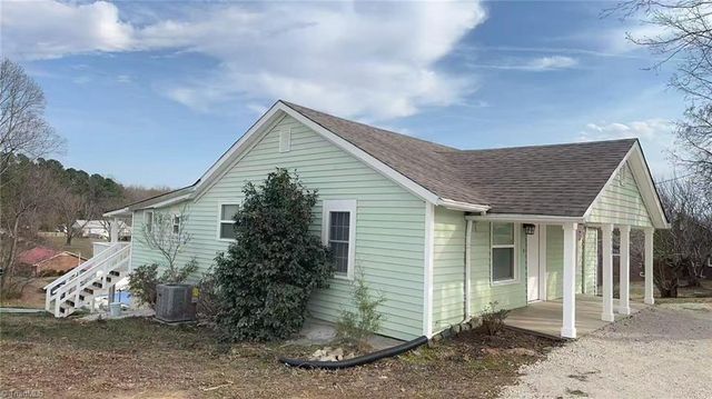 5075 Baux Mountain Road, Winston-salem, NC 27105