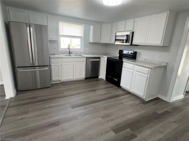 5075 Baux Mountain Road, Winston-salem, NC 27105