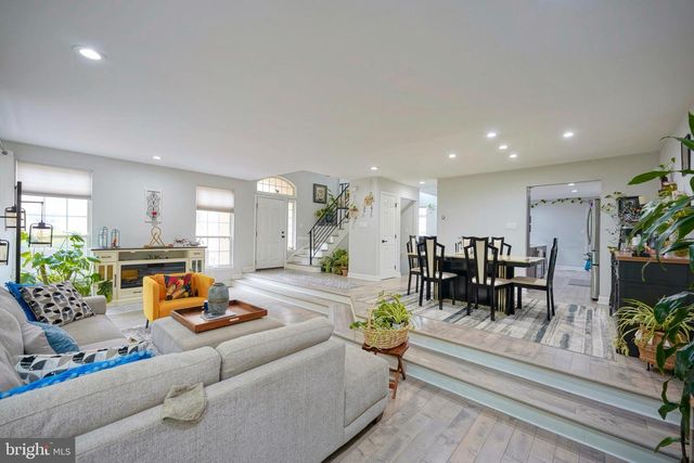 16 BUCKINGHAM PL, Cherry Hill, NJ 08003