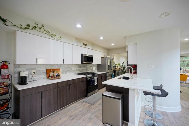 16 BUCKINGHAM PL, Cherry Hill, NJ 08003