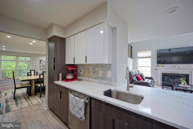 16 BUCKINGHAM PL, Cherry Hill, NJ 08003
