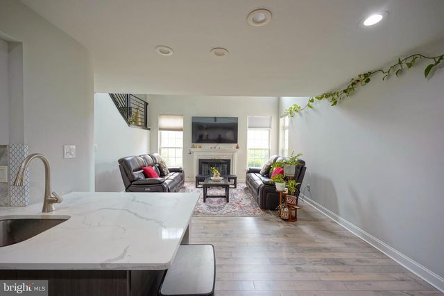 16 BUCKINGHAM PL, Cherry Hill, NJ 08003