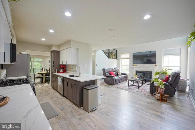 16 BUCKINGHAM PL, Cherry Hill, NJ 08003