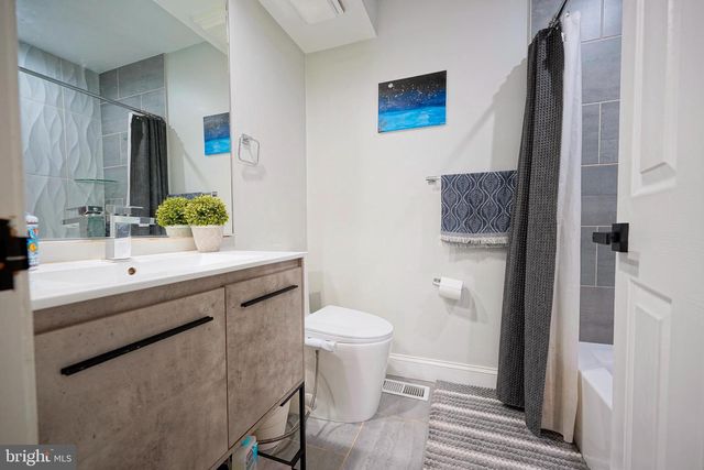 16 BUCKINGHAM PL, Cherry Hill, NJ 08003
