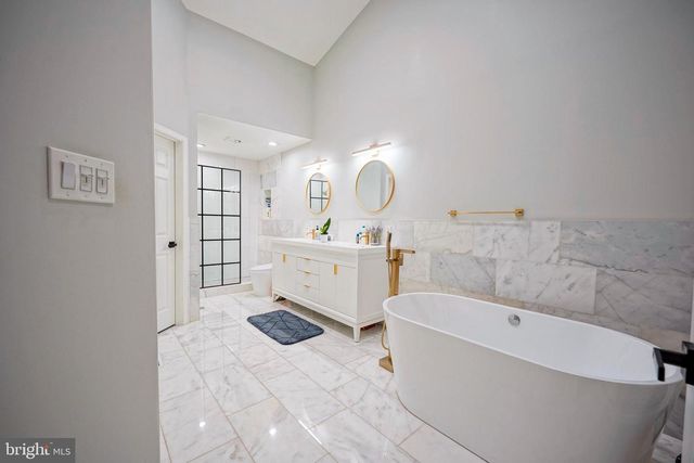16 BUCKINGHAM PL, Cherry Hill, NJ 08003