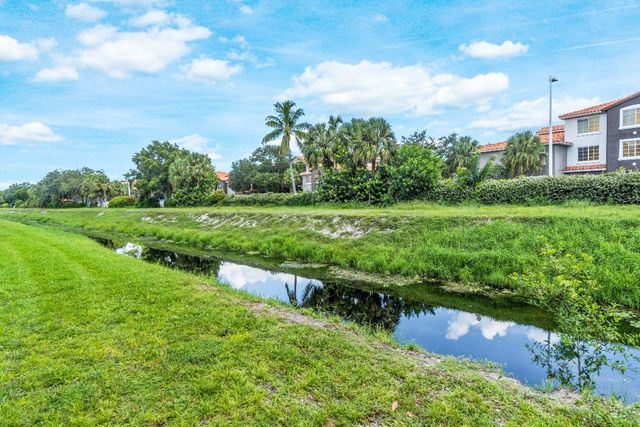 2319 N Congress Avenue 33, Boynton Beach, FL 33426