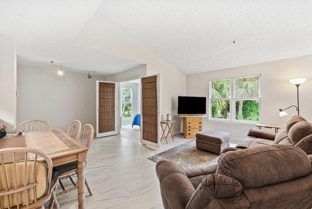 2319 N Congress Avenue 33, Boynton Beach, FL 33426