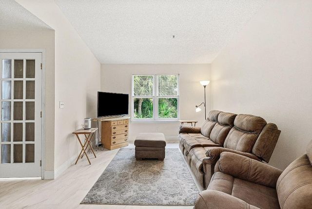 2319 N Congress Avenue 33, Boynton Beach, FL 33426