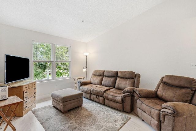 2319 N Congress Avenue 33, Boynton Beach, FL 33426