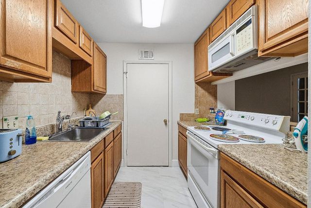 2319 N Congress Avenue 33, Boynton Beach, FL 33426