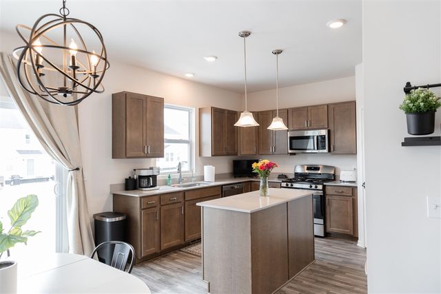 251 Quartz Way, White Lake, MI 48386