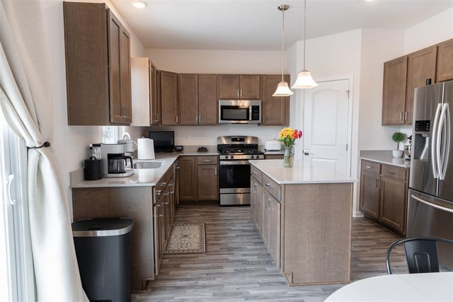 251 Quartz Way, White Lake, MI 48386